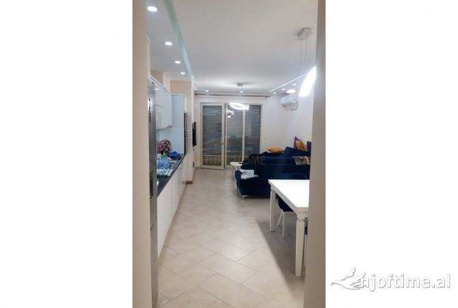 Shtepi ne shitje Apartament ne Tirane, 4+1, Mobilimi E mobiluar, Pagesa 203,000  Euro.