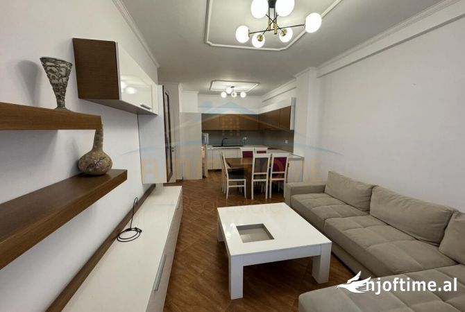 Shtepi me qera Apartament ne Tirane, 2+1, Mobilimi E mobiluar, Pagesa 550  Euro.