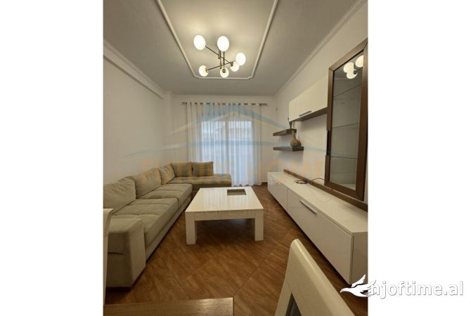 Shtepi me qera Apartament ne Tirane, 2+1, Mobilimi E mobiluar, Pagesa 550  Euro.