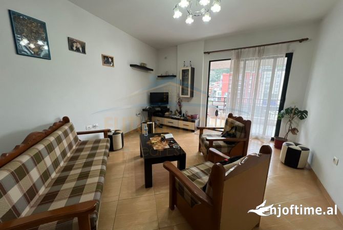Shtepi ne shitje Apartament ne Tirane, 2+1, Mobilimi E mobiluar, Pagesa 135,000  Euro.