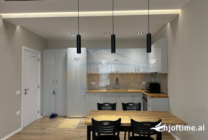 Shtepi me qera Apartament ne Tirane, 2+1, Mobilimi E mobiluar, Pagesa 700  Euro.