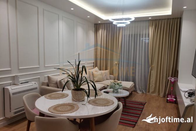 Shtepi ne shitje Apartament ne Tirane, 2+1, Mobilimi E mobiluar, Pagesa 250,000  Euro.