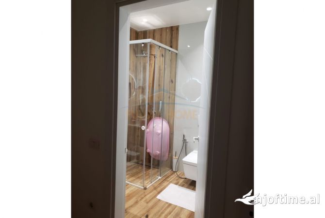 Shtepi ne shitje Apartament ne Tirane, 2+1, Mobilimi E mobiluar, Pagesa 250,000  Euro.