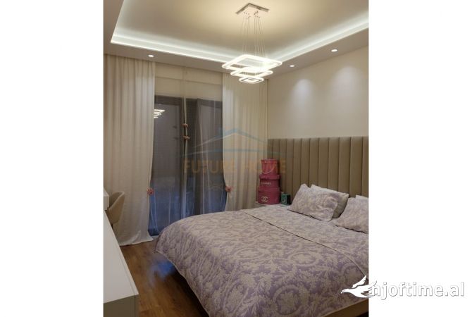 Shtepi ne shitje Apartament ne Tirane, 2+1, Mobilimi E mobiluar, Pagesa 250,000  Euro.