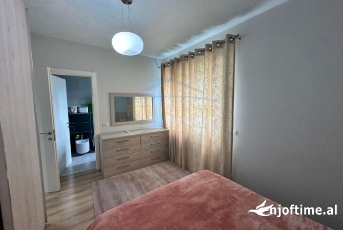 Shtepi ne shitje Apartament ne Tirane, 2+1, Mobilimi E mobiluar, Pagesa 275,000  Euro.