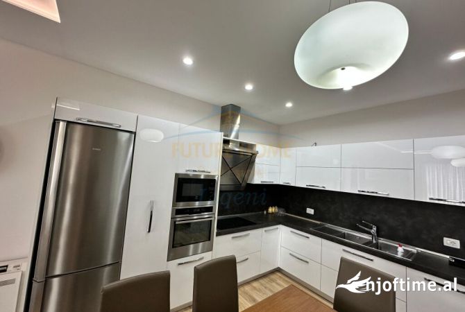 Shtepi ne shitje Apartament ne Tirane, 2+1, Mobilimi E mobiluar, Pagesa 275,000  Euro.