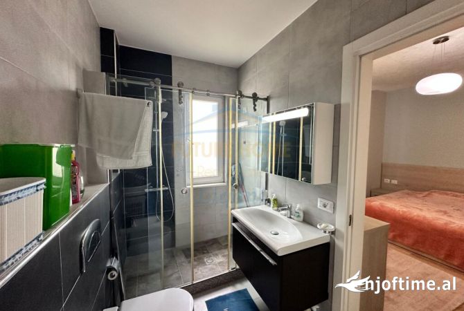 Shtepi ne shitje Apartament ne Tirane, 2+1, Mobilimi E mobiluar, Pagesa 275,000  Euro.