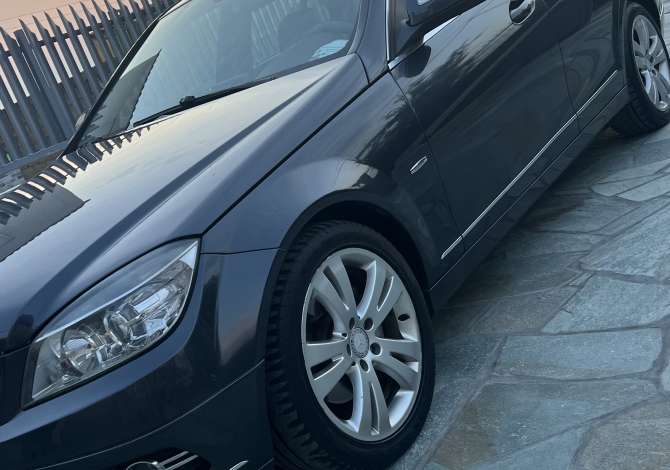 Makina ne shitje ne Tirane - 6,000 Euro