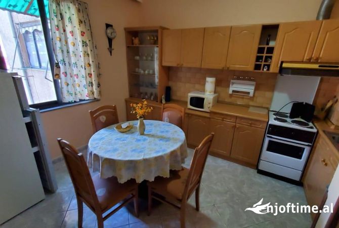 Shtepi me qera 2+1 ne Tirane - 800 Euro