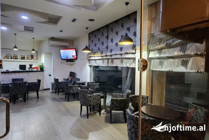 Ambient biznesi me qera 2+1 ne Tirane - 550 Euro