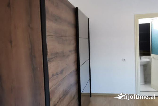 Shtepi me qera Shtepi Private ne Tirane, 3+1, Mobilimi E mobiluar, Pagesa 500  Euro.