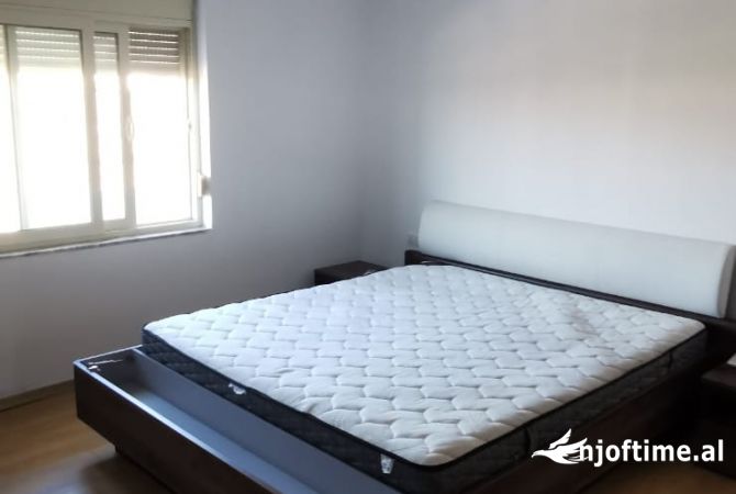 Shtepi me qera Shtepi Private ne Tirane, 3+1, Mobilimi E mobiluar, Pagesa 500  Euro.