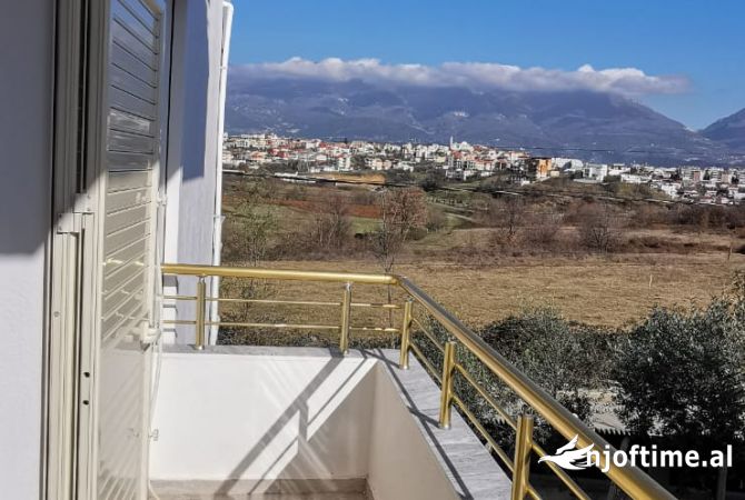 Shtepi me qera Shtepi Private ne Tirane, 3+1, Mobilimi E mobiluar, Pagesa 500  Euro.