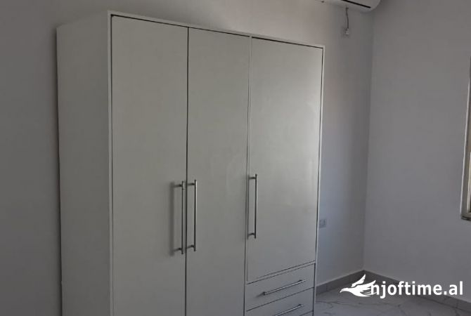 Shtepi me qera Shtepi Private ne Tirane, 3+1, Mobilimi E mobiluar, Pagesa 500  Euro.