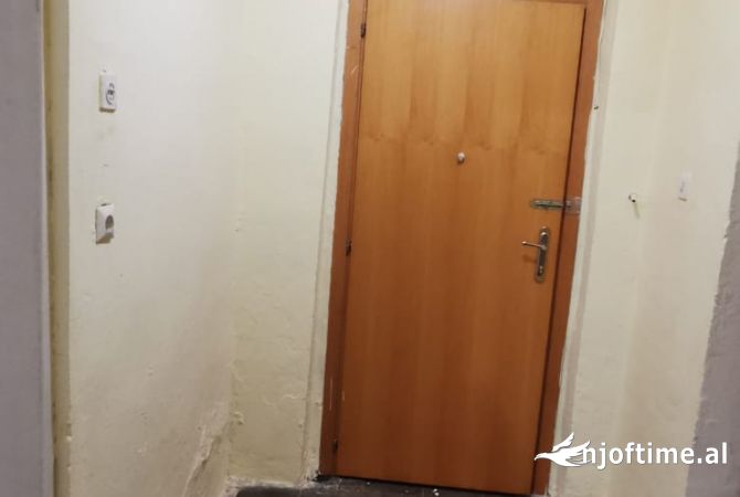 Shtepi ne shitje Apartament ne Tirane, 1+1, Mobilimi Bosh, pa mobiluar, Pagesa 50,000  Euro.