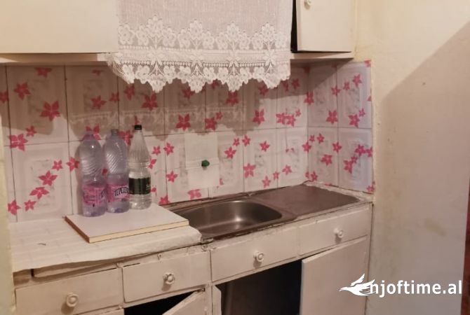 Shtepi ne shitje 1+1 ne Tirane - 50,000 Euro