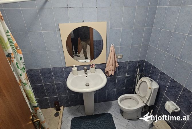 Shtepi ne shitje Apartament ne Tirane, 1+1, Mobilimi Bosh, pa mobiluar, Pagesa 86,000  Euro.