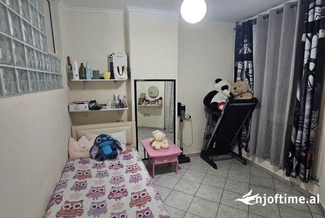 Shtepi ne shitje Apartament ne Tirane, 1+1, Mobilimi Bosh, pa mobiluar, Pagesa 86,000  Euro.