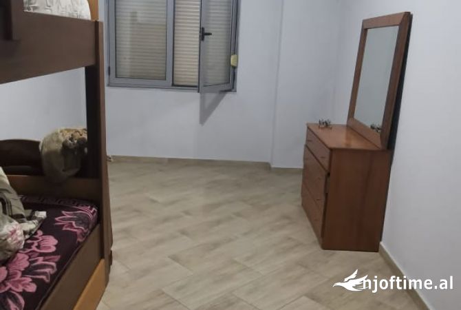 Shtepi me qera Apartament ne Tirane, 2+1, Mobilimi E mobiluar, Pagesa 40,000  Leke.