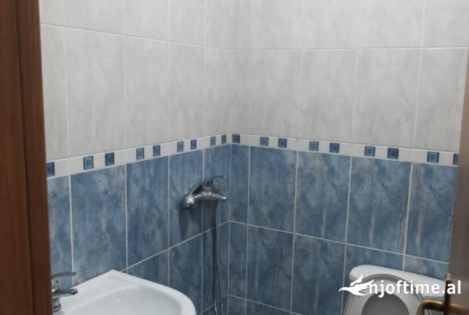 Shtepi me qera Apartament ne Tirane, 2+1, Mobilimi E mobiluar, Pagesa 40,000  Leke.