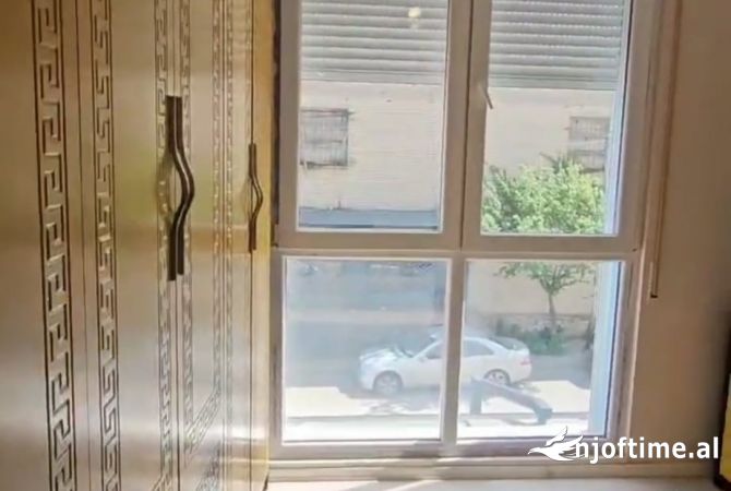 Shtepi ne shitje Apartament ne Tirane, 3+1, Mobilimi Pjeserisht e mobiluar, Pagesa 140,000  Euro.