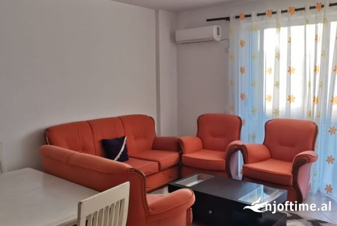 Shtepi me qera 2+1 ne Tirane - 40,000 Leke