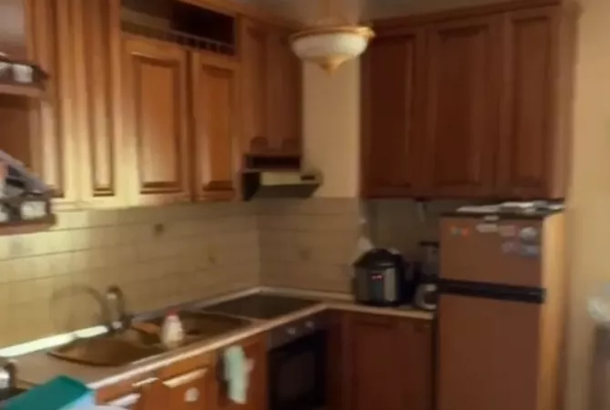 Shtepi me qera Apartament ne Tirane, 2+1, Mobilimi E mobiluar, Pagesa 700  Euro.