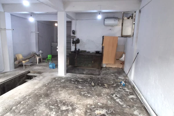 Business Property for Rent 4+1 in Tirana - 70,000 Leke