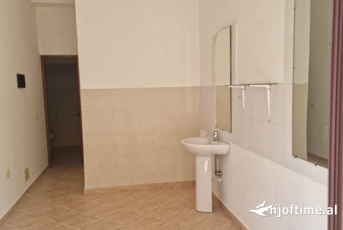 Ambient biznesi ne shitje 3+1 ne Tirane - 36,000 Euro