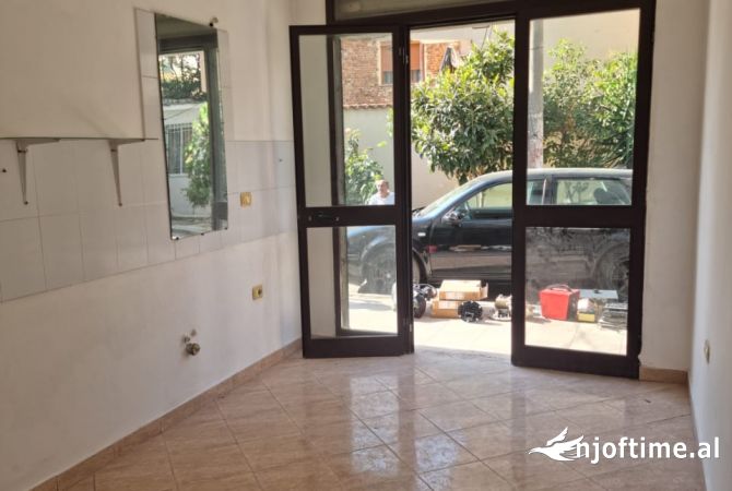 Ambient biznesi ne shitje 3+1 ne Tirane - 36,000 Euro