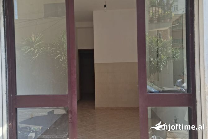 Ambient biznesi ne shitje 3+1 ne Tirane - 36,000 Euro