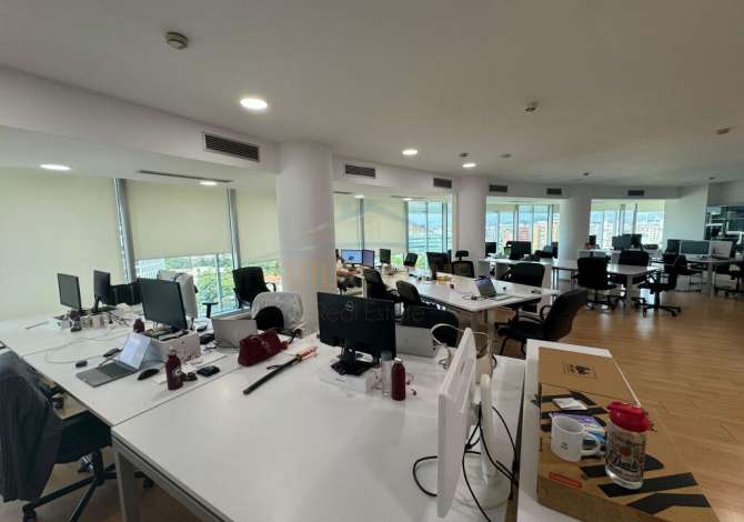 Ambient biznesi me qera 3+1 ne Tirane - 6,300 Euro
