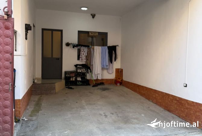 Shtepi me qera Shtepi Private ne Tirane, 1+1, Mobilimi E mobiluar, Pagesa 30,000  Leke.