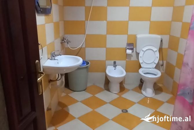 Shtepi me qera Apartament ne Tirane, 2+1, Mobilimi Bosh, pa mobiluar, Pagesa 35,000  Leke.