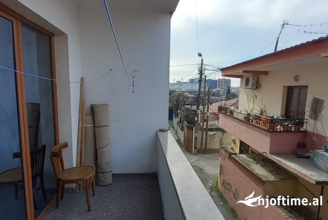 Shtepi me qera Apartament ne Tirane, 2+1, Mobilimi Bosh, pa mobiluar, Pagesa 35,000  Leke.