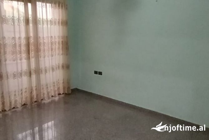 Shtepi me qera 2+1 ne Tirane - 35,000 Leke