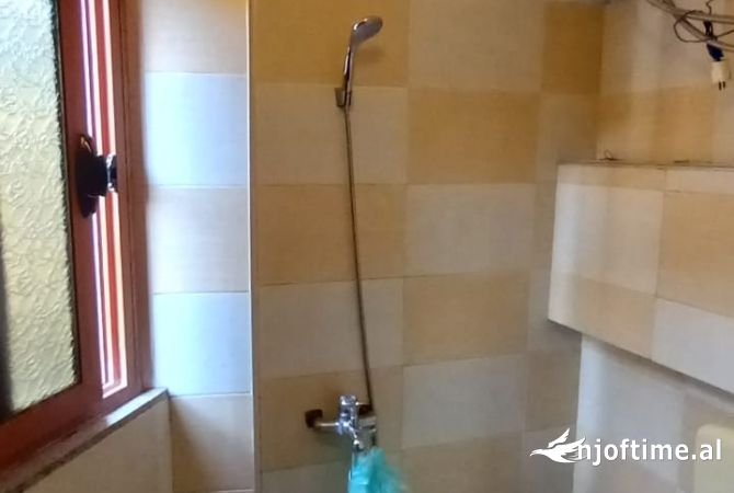 Shtepi me qera Apartament ne Tirane, 2+1, Mobilimi Bosh, pa mobiluar, Pagesa 35,000  Leke.