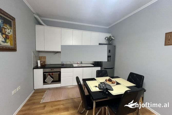 Shtepi me qera 2+1 ne Tirane - 650 Euro