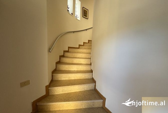 Shtepi me qera 2+1 ne Tirane - 650 Euro