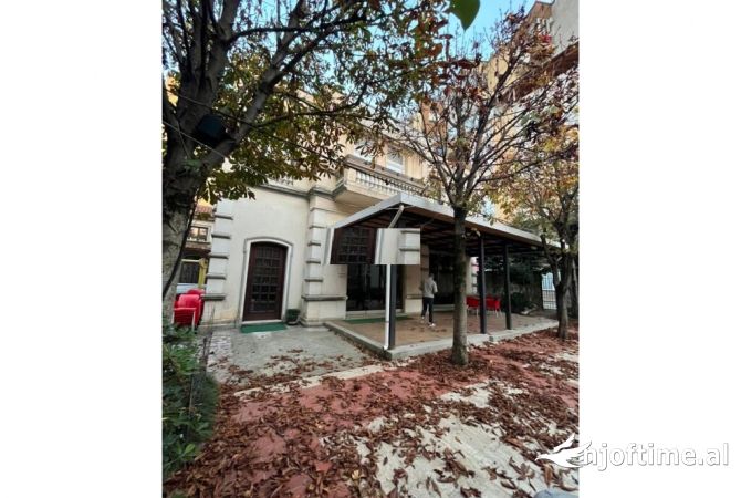 Ambient biznesi me qera 2+1 ne Tirane - 1,300 Euro