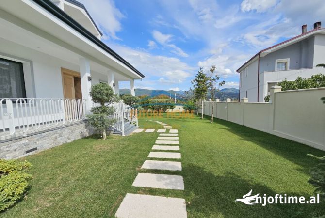 Shtepi me qera Vila Luksoze ne Tirane, 4+1, Mobilimi E mobiluar, Pagesa 3,000  Euro.