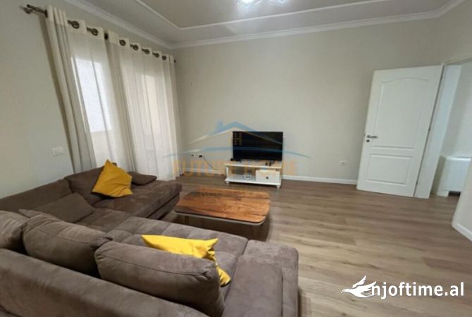 Shtepi me qera 2+1 ne Tirane - 700 Euro