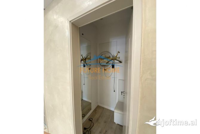 Shitet Biznesi tek Rruga e Kavajes