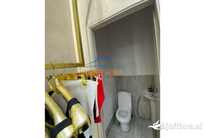 Shitet Biznesi tek Rruga e Kavajes