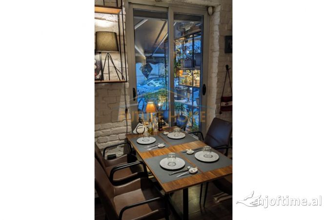 Shitet , Biznesi tek 21 Dhjetori , Rruga "Federik Shiroka" 