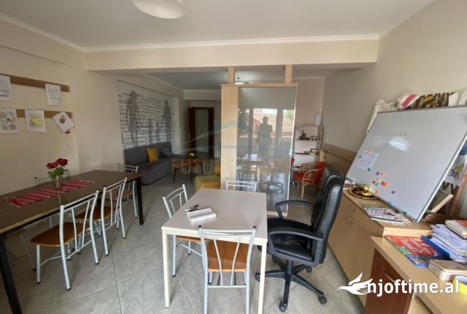 Ambient biznesi me qera 3+1 ne Tirane - 1,200 Euro