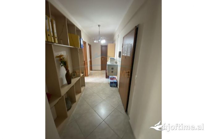  Qera Ambienti Komercial ndodhet ne rrugen Don Bosko 