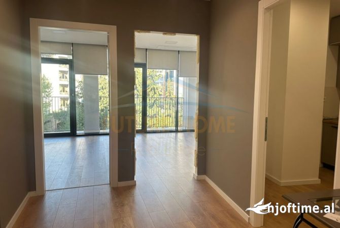 Ambient biznesi me qera 3+1 ne Tirane - 1,150 Euro