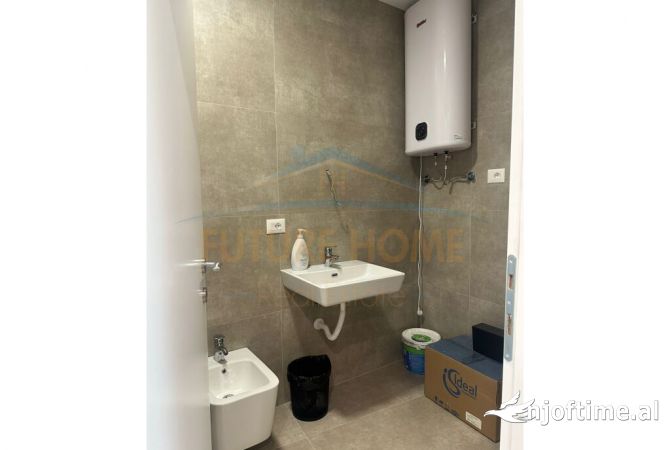 Ambient biznesi me qera 3+1 ne Tirane - 1,150 Euro