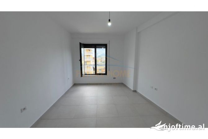 Ambient biznesi me qera 3+1 ne Tirane - 750 Euro